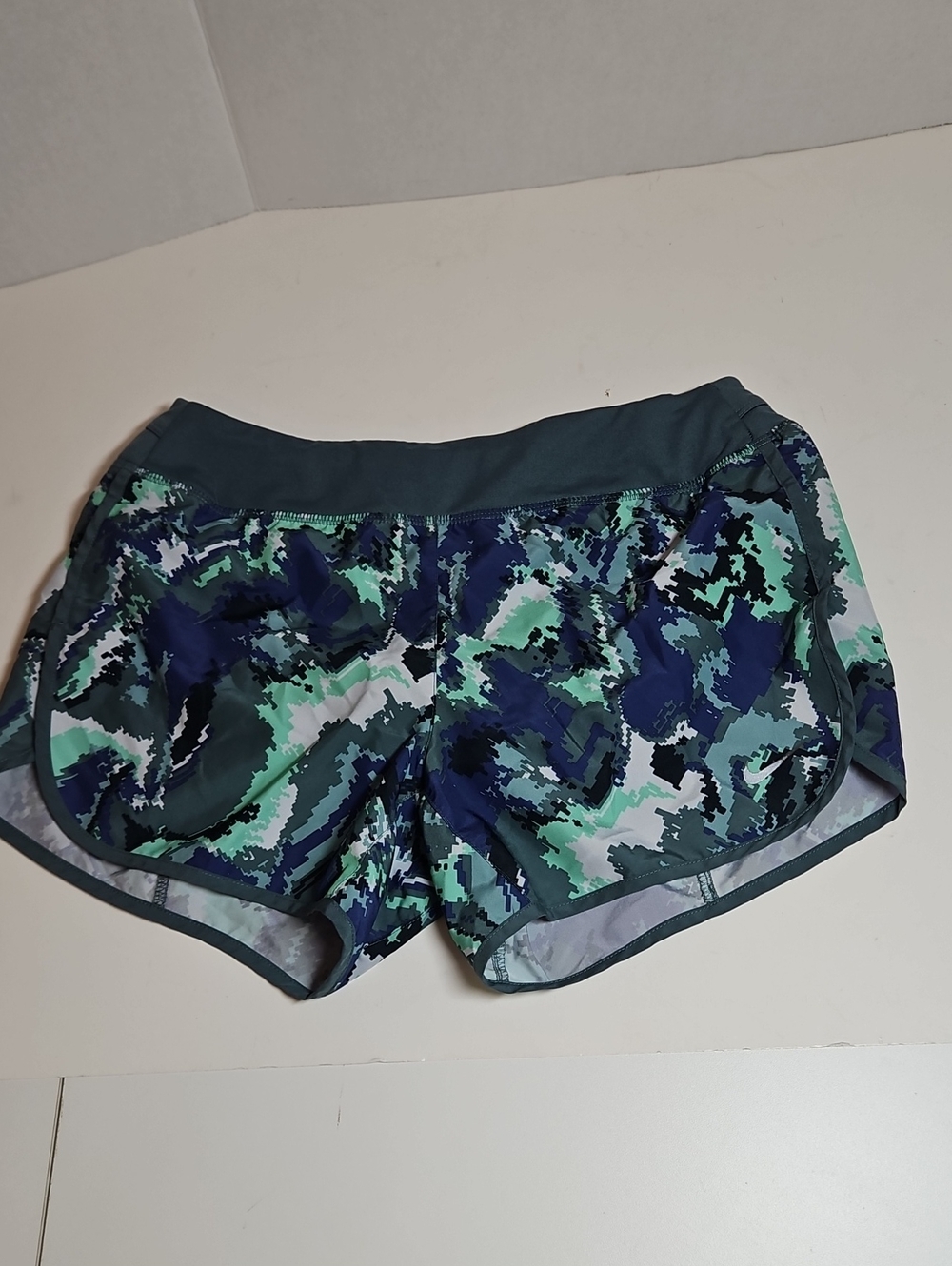 Nike Large Women’s Teal & Navy Camo Running Shorts